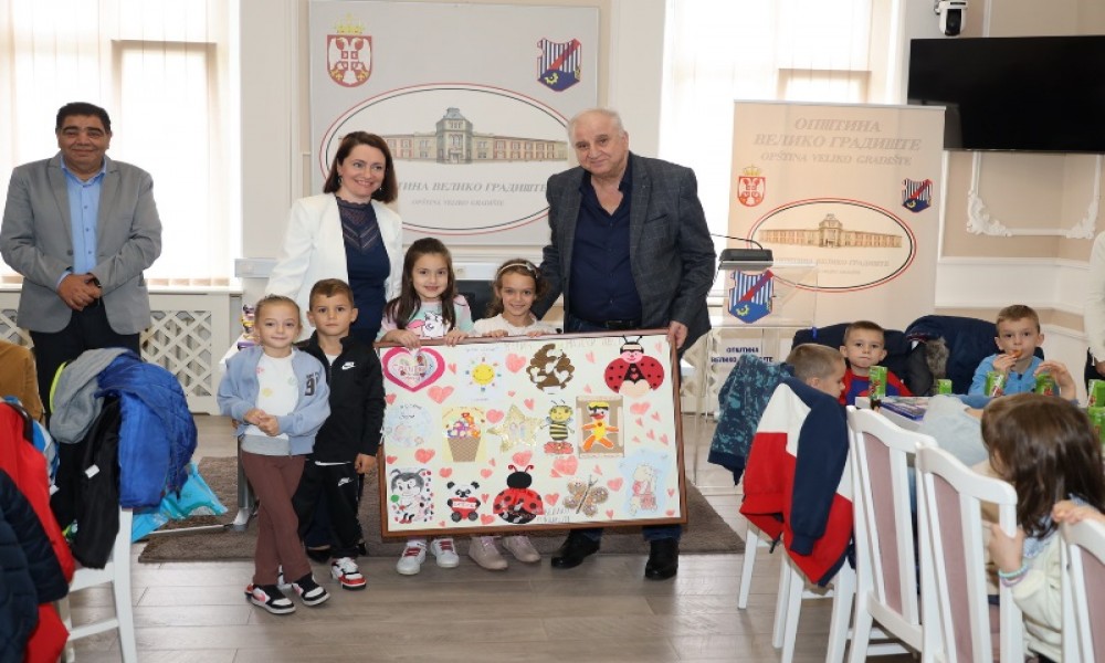 Dečja nedelja: Predškolci PU "Majski cvet" u poseti opštini