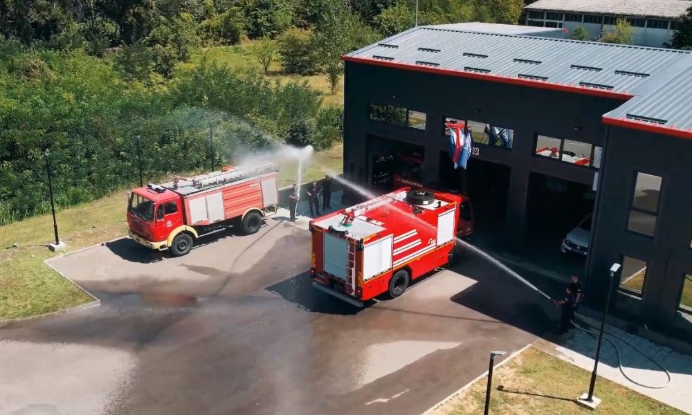 Novo pojačanje za vatrogasce u Velikom Gradištu, stigla autocisterna od 7.000 litara